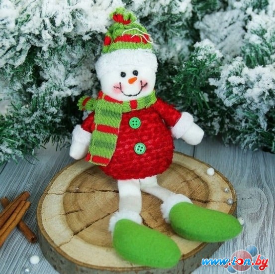 Мягкая игрушка Зимнее волшебство Снеговик в красной кофте 25 см (красный) в Могилёве